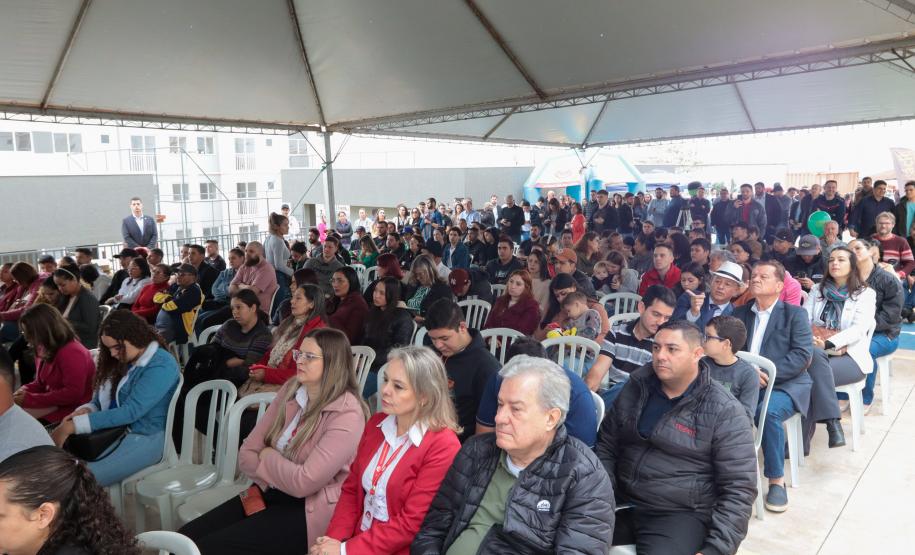 Casa Fácil Paraná: com apoio do Estado, 192 famílias de Cascavel recebem moradias
