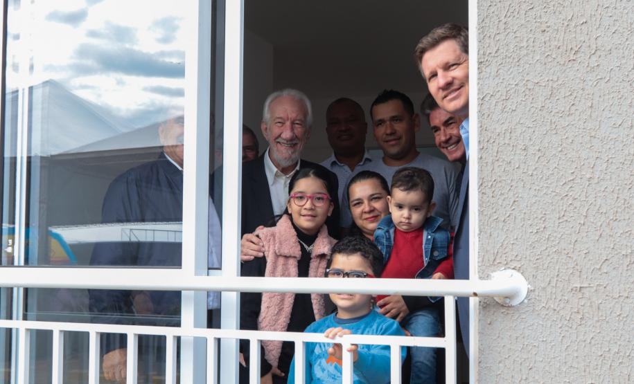 Casa Fácil Paraná: com apoio do Estado, 192 famílias de Cascavel recebem moradias