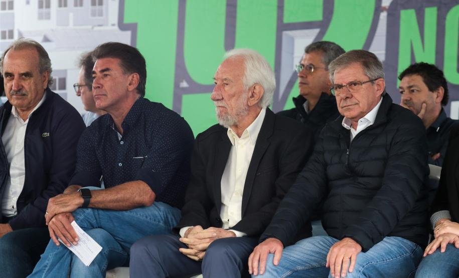 Casa Fácil Paraná: com apoio do Estado, 192 famílias de Cascavel recebem moradias