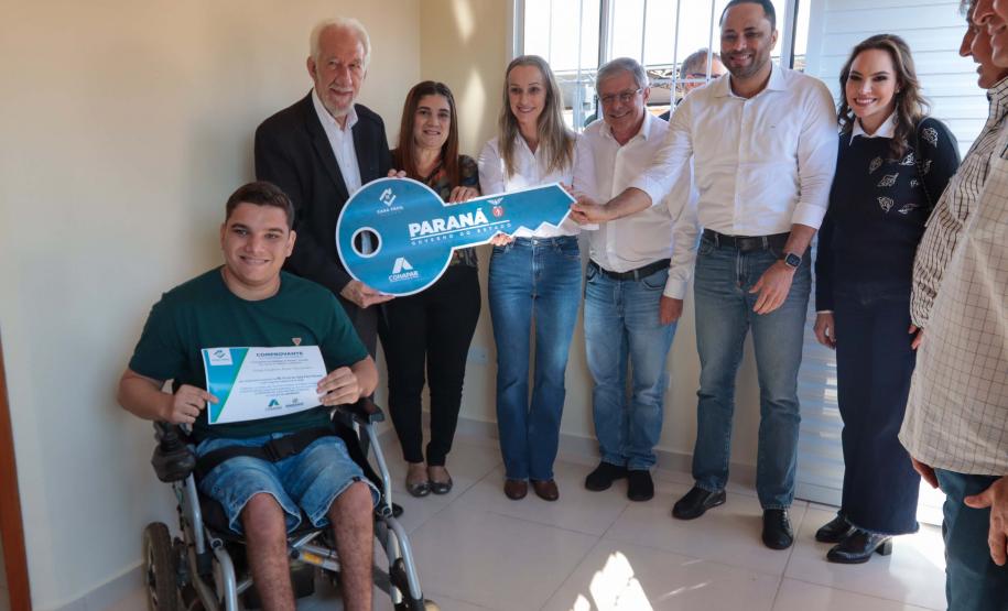 Com apoio do Estado, 67 famílias de Japurá recebem as chaves da casa própria