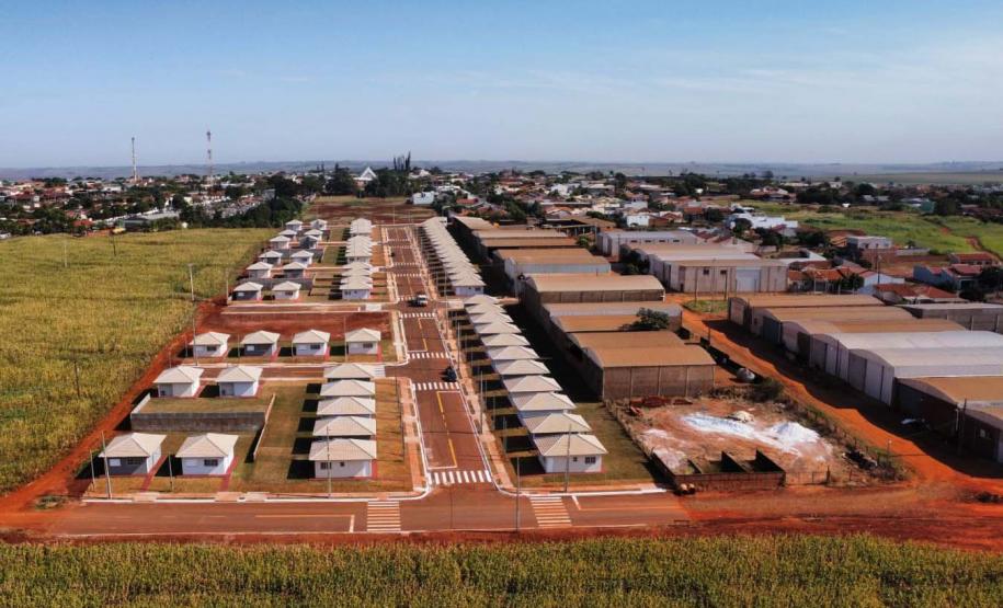 Com apoio do Estado, 67 famílias de Japurá recebem as chaves da casa própria