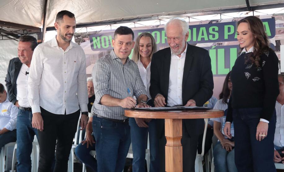 Com apoio do Estado, 67 famílias de Japurá recebem as chaves da casa própria