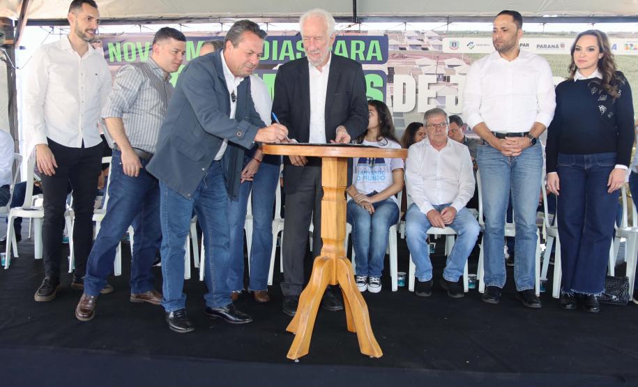 Com apoio do Estado, 67 famílias de Japurá recebem as chaves da casa própria