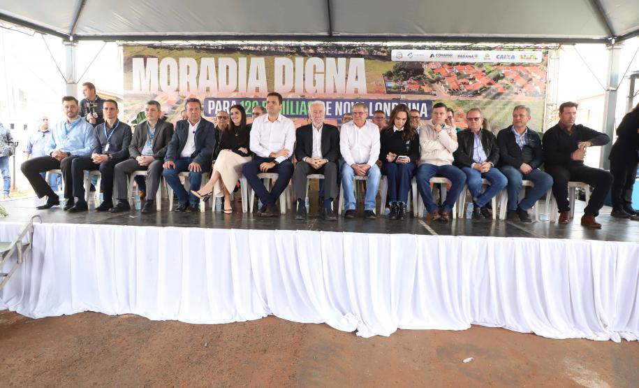 Darci Piana entrega residencial com 120 casas a famílias de Nova Londrina