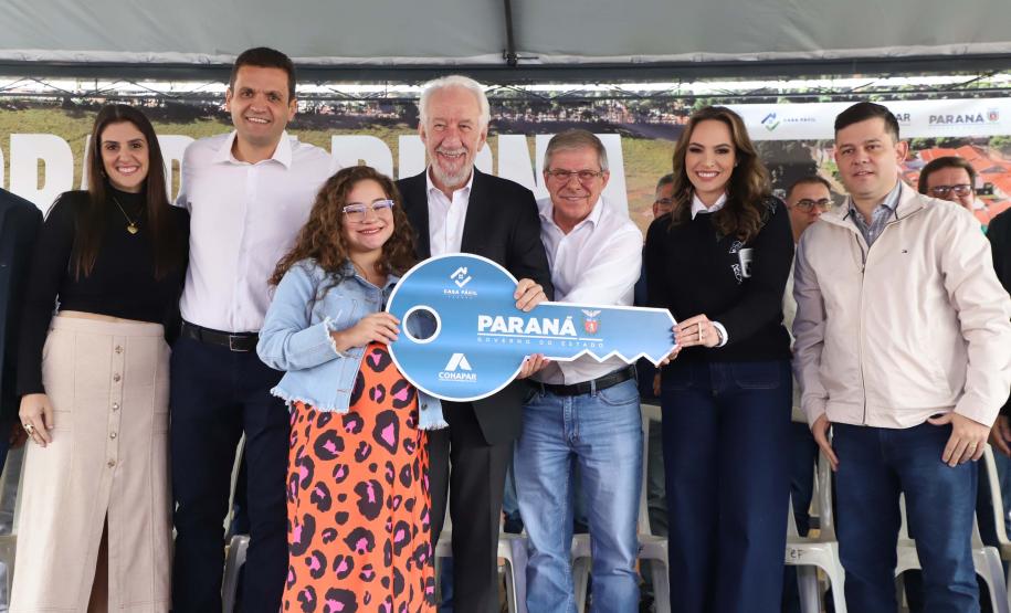 Darci Piana entrega residencial com 120 casas a famílias de Nova Londrina