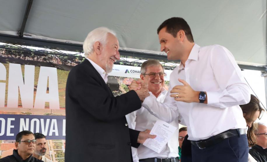 Darci Piana entrega residencial com 120 casas a famílias de Nova Londrina