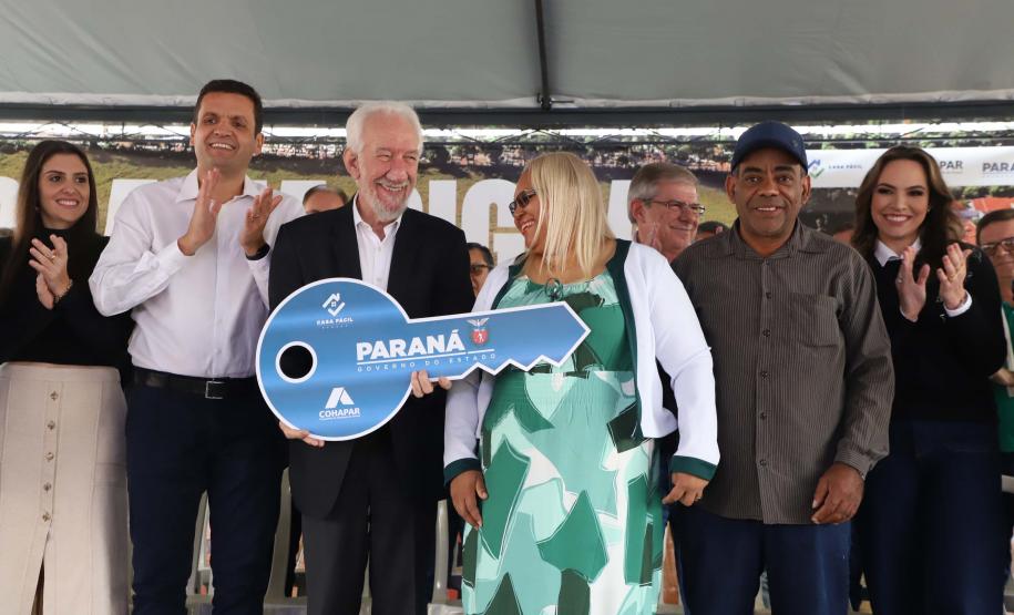 Darci Piana entrega residencial com 120 casas a famílias de Nova Londrina