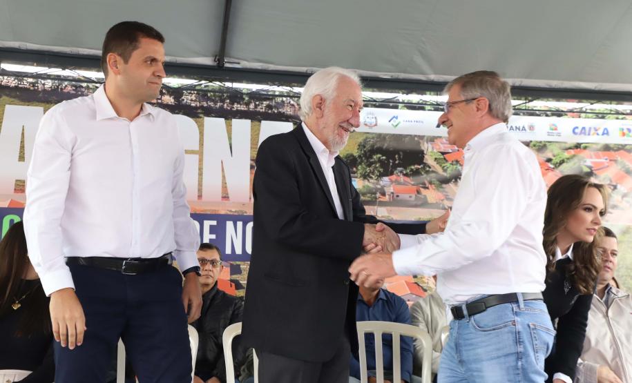 Darci Piana entrega residencial com 120 casas a famílias de Nova Londrina