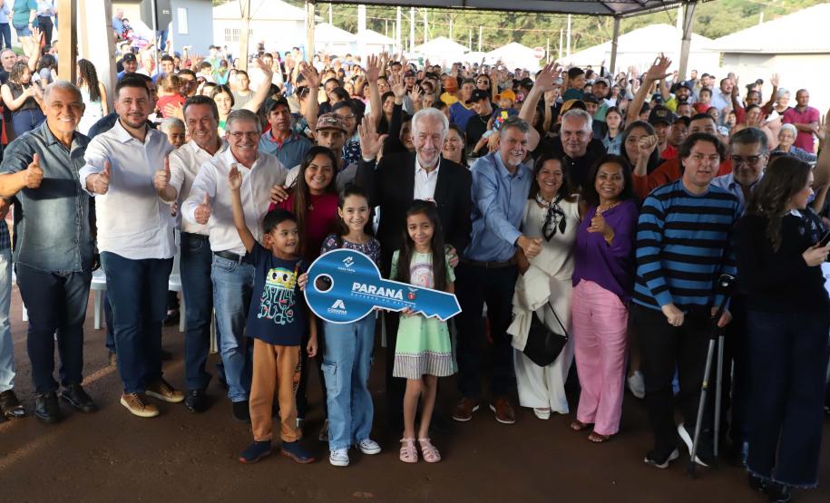 Com o Casa Fácil Paraná, 143 famílias de Paraíso do Norte conquistam moradia própria