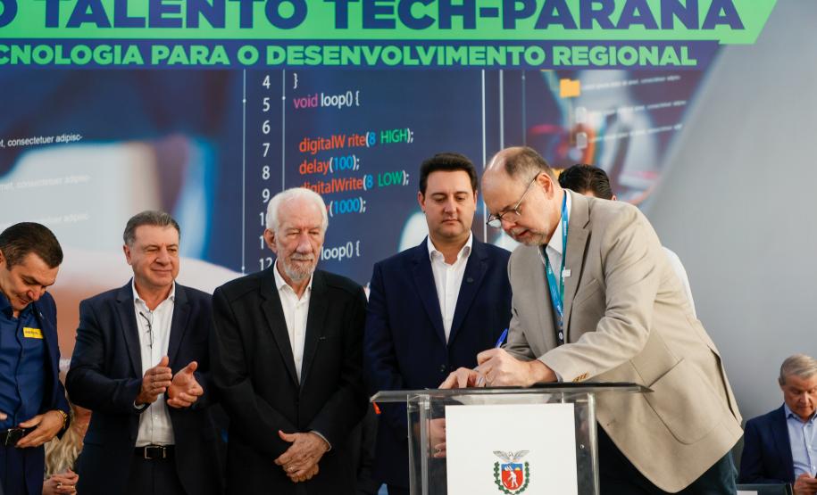 Governador lança projeto para estimular formação tecnológica de 3 mil alunos em 50 cidades