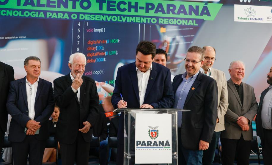 Governador lança projeto para estimular formação tecnológica de 3 mil alunos em 50 cidades