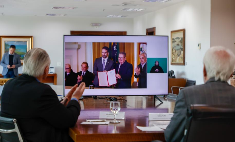 Darci Piana exalta parceria do Paraná com BRDE na posse de novo presidente