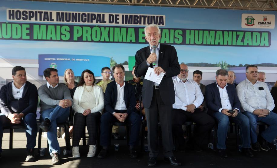Estado libera R$ 12 milhões para 1º hospital de Imbituva e entrega matrículas de 171 casas