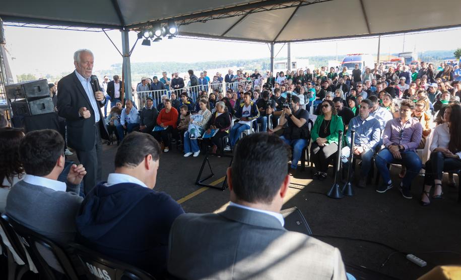 Estado libera R$ 12 milhões para 1º hospital de Imbituva e entrega matrículas de 171 casas