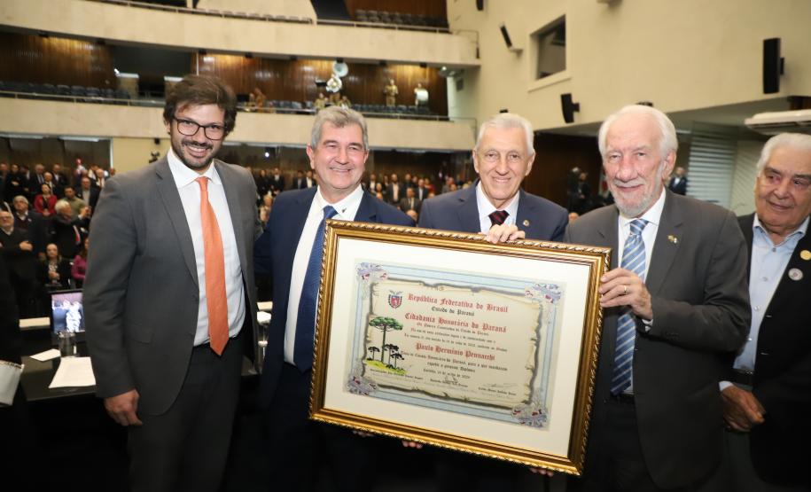 Piana participa da entrega do título de Cidadão Honorário do Paraná a Paulo Pennacchi
