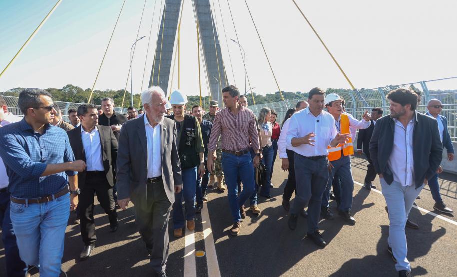Darci Piana e presidente do Paraguai visitam Ponte da Integração, em Foz do Iguaçu
