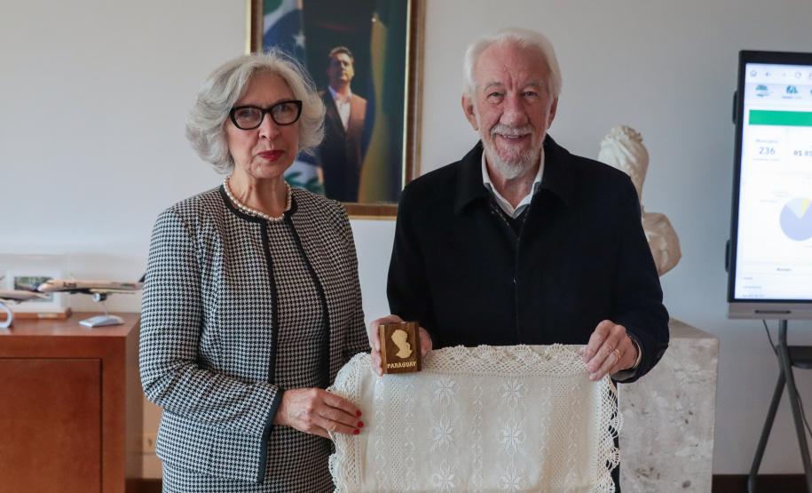 Piana apresenta potenciais logísticos e turísticos para nova cônsul do Paraguai