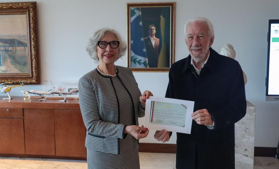 Piana apresenta potenciais logísticos e turísticos para nova cônsul do Paraguai