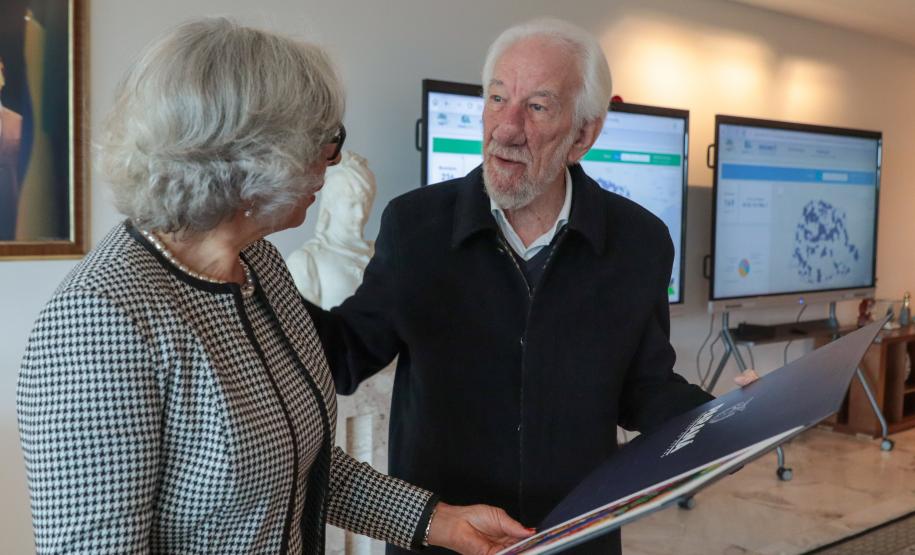 Piana apresenta potenciais logísticos e turísticos para nova cônsul do Paraguai