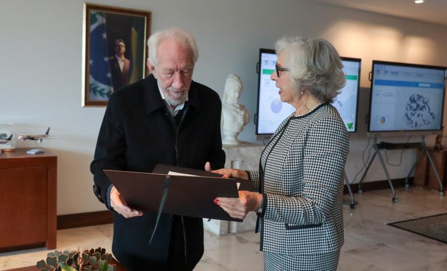 Piana apresenta potenciais logísticos e turísticos para nova cônsul do Paraguai