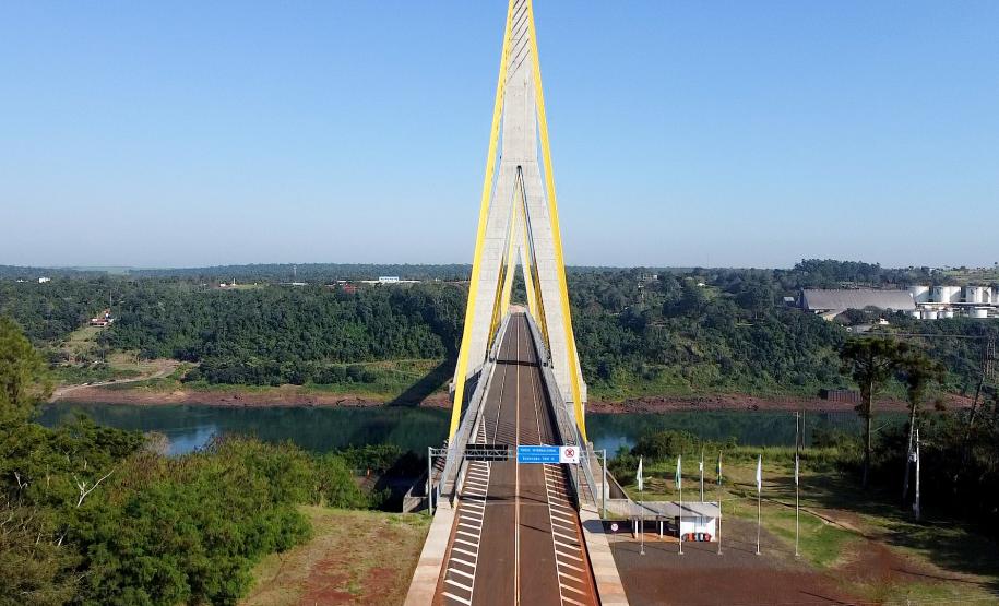 Darci Piana e presidente do Paraguai visitam Ponte da Integração, em Foz do Iguaçu