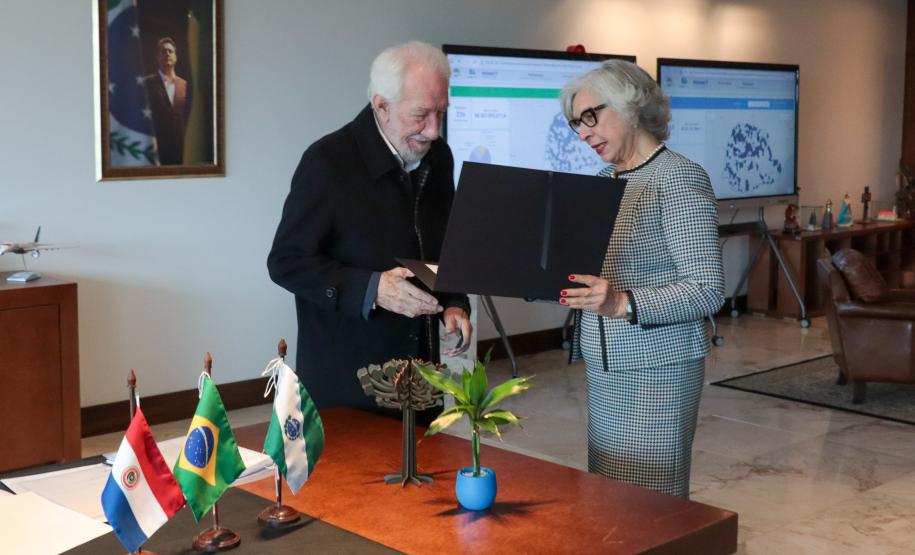 Piana apresenta potenciais logísticos e turísticos para nova cônsul do Paraguai