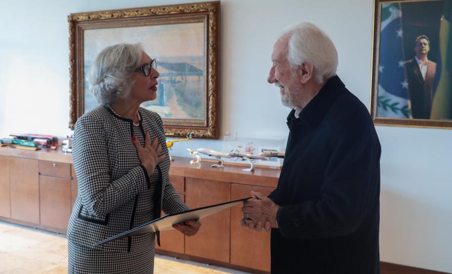 Piana apresenta potenciais logísticos e turísticos para nova cônsul do Paraguai