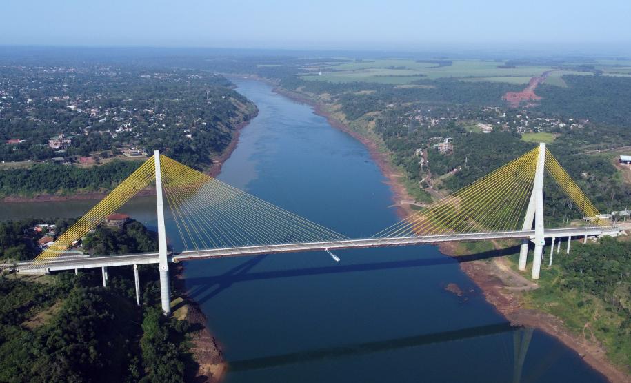 Darci Piana e presidente do Paraguai visitam Ponte da Integração, em Foz do Iguaçu