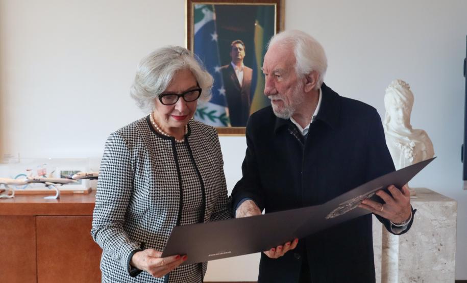 Piana apresenta potenciais logísticos e turísticos para nova cônsul do Paraguai