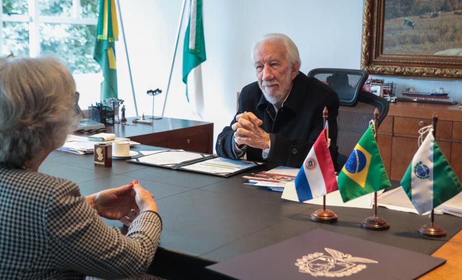 Piana apresenta potenciais logísticos e turísticos para nova cônsul do Paraguai