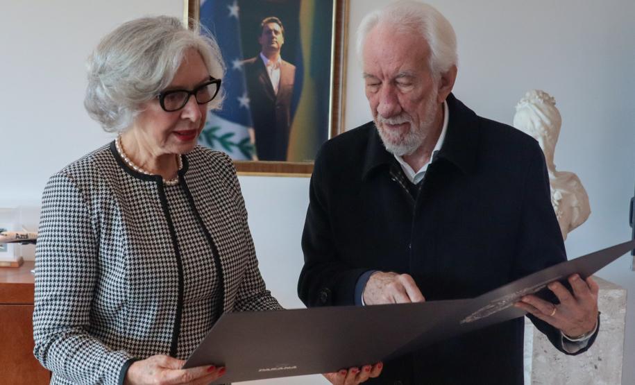 Piana apresenta potenciais logísticos e turísticos para nova cônsul do Paraguai