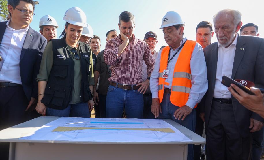 Darci Piana e presidente do Paraguai visitam Ponte da Integração, em Foz do Iguaçu