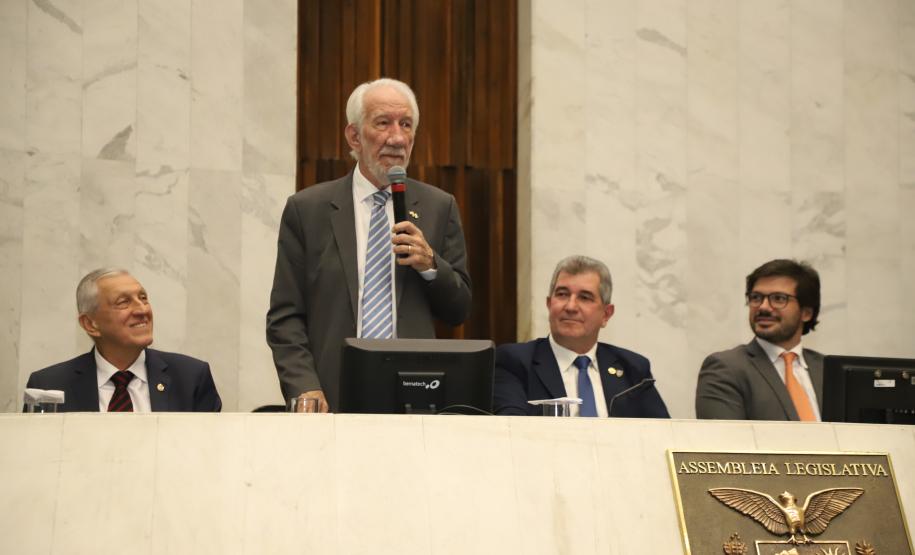 Piana participa da entrega do título de Cidadão Honorário do Paraná a Paulo Pennacchi