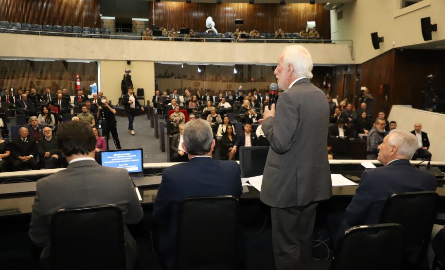 Piana participa da entrega do título de Cidadão Honorário do Paraná a Paulo Pennacchi