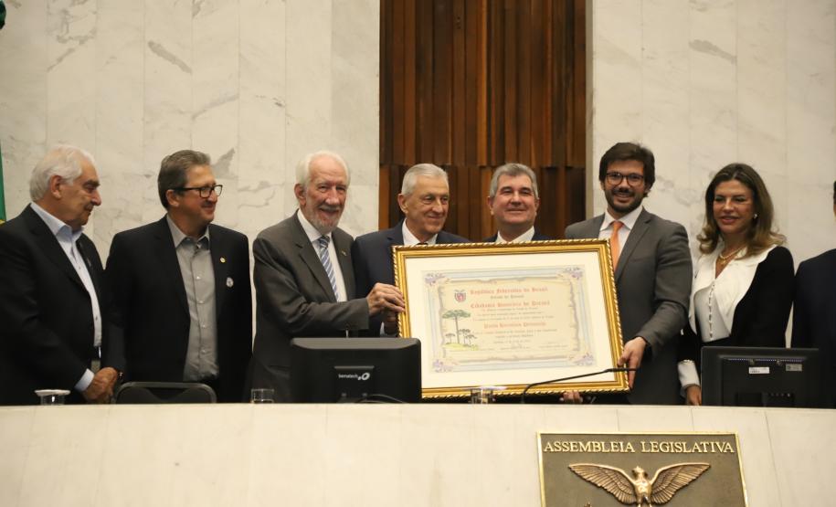 Piana participa da entrega do título de Cidadão Honorário do Paraná a Paulo Pennacchi