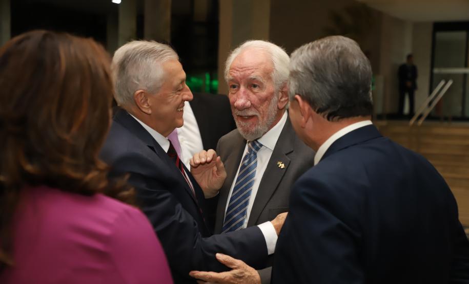 Piana participa da entrega do título de Cidadão Honorário do Paraná a Paulo Pennacchi