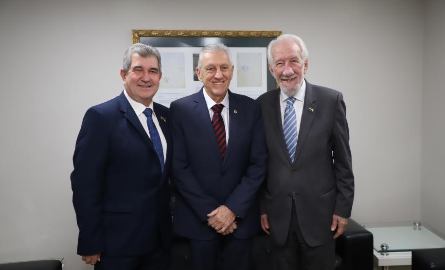 Piana participa da entrega do título de Cidadão Honorário do Paraná a Paulo Pennacchi