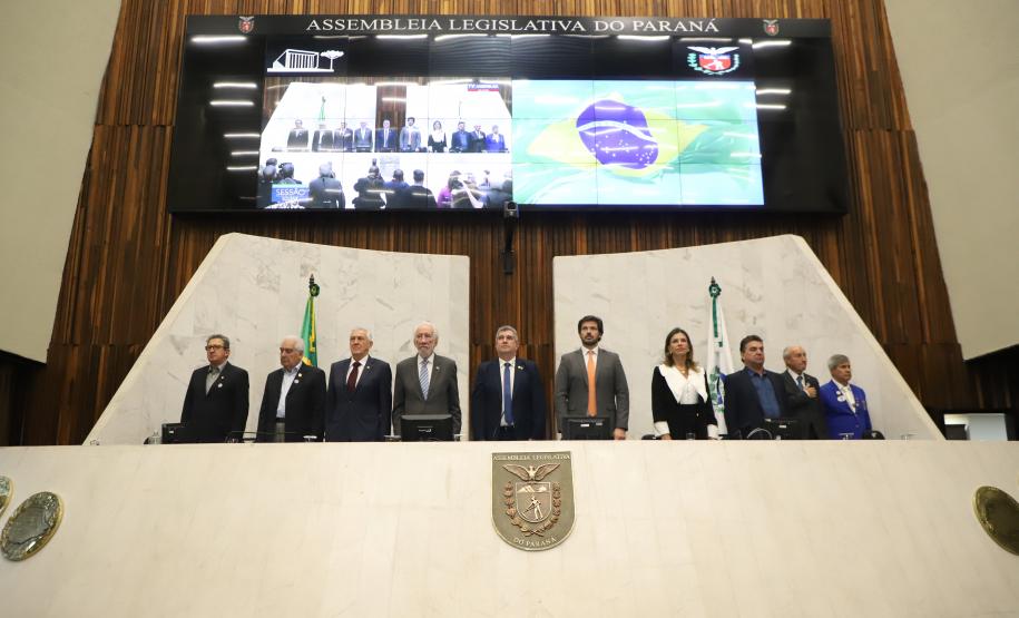 Piana participa da entrega do título de Cidadão Honorário do Paraná a Paulo Pennacchi