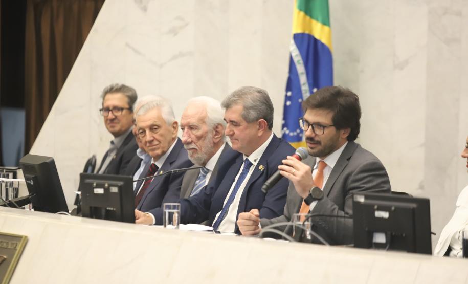 Piana participa da entrega do título de Cidadão Honorário do Paraná a Paulo Pennacchi