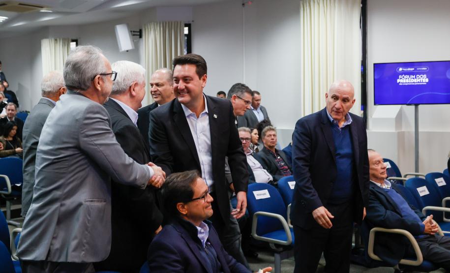 Estado e Ocepar assinam acordo ambiental; cooperativas vão faturar R$ 500 bilhões até 2030