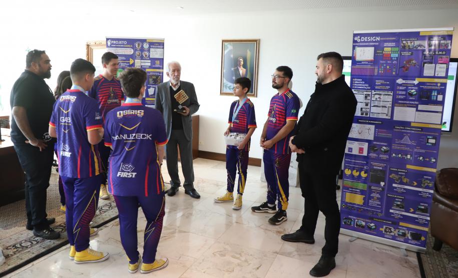 Piana parabeniza equipe paranaense de robótica premiada em torneio nos EUA