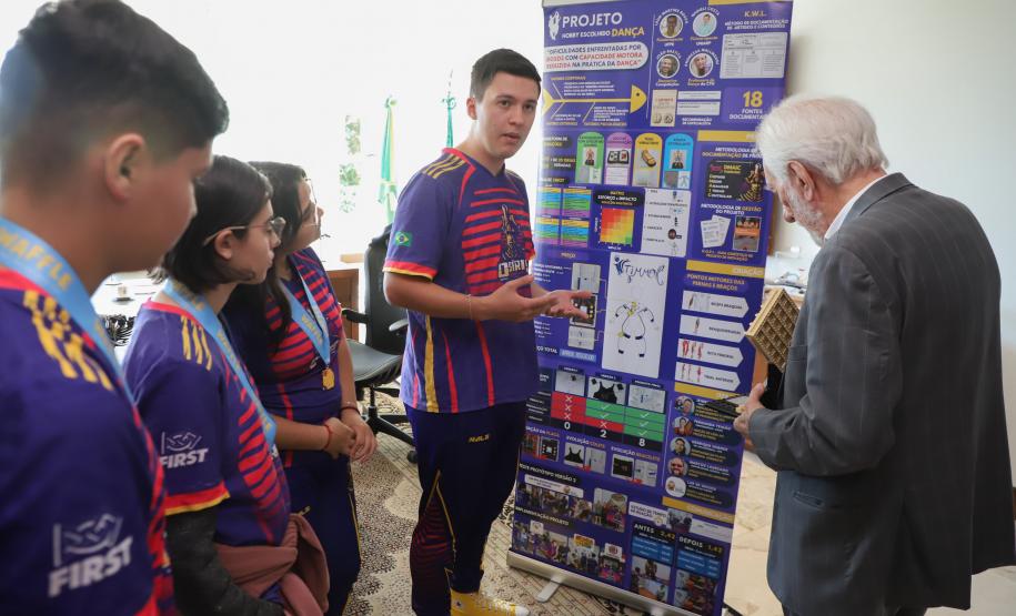 Piana parabeniza equipe paranaense de robótica premiada em torneio nos EUA