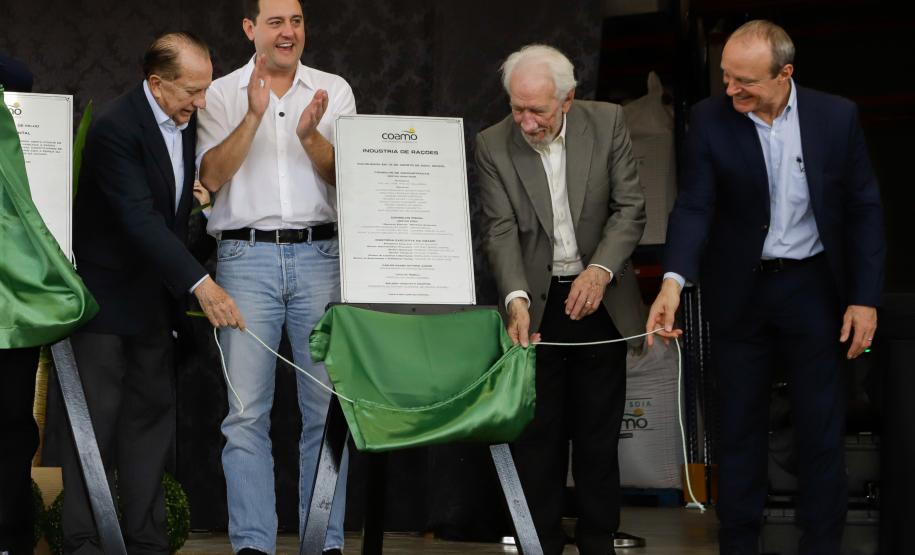 Coamo inaugura fábrica de ração e inicia investimento de R$ 1,7 bilhão para produzir etanol