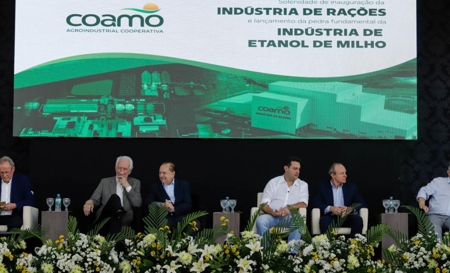 Coamo inaugura fábrica de ração e inicia investimento de R$ 1,7 bilhão para produzir etanol