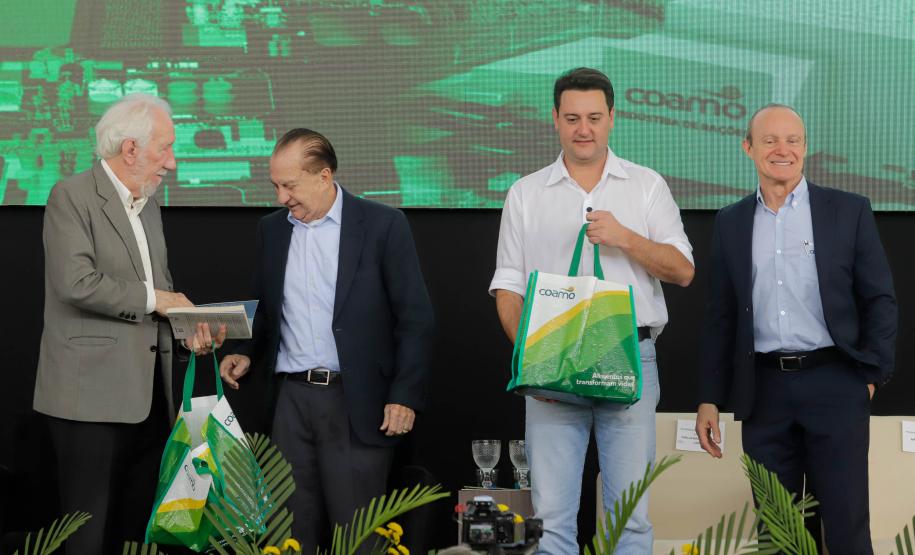 Coamo inaugura fábrica de ração e inicia investimento de R$ 1,7 bilhão para produzir etanol