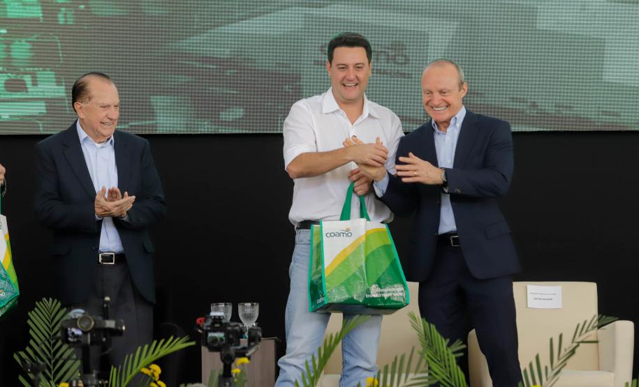 Coamo inaugura fábrica de ração e inicia investimento de R$ 1,7 bilhão para produzir etanol