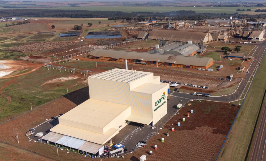 Coamo inaugura fábrica de ração e inicia investimento de R$ 1,7 bilhão para produzir etanol