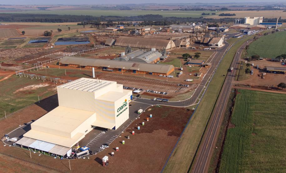 Coamo inaugura fábrica de ração e inicia investimento de R$ 1,7 bilhão para produzir etanol