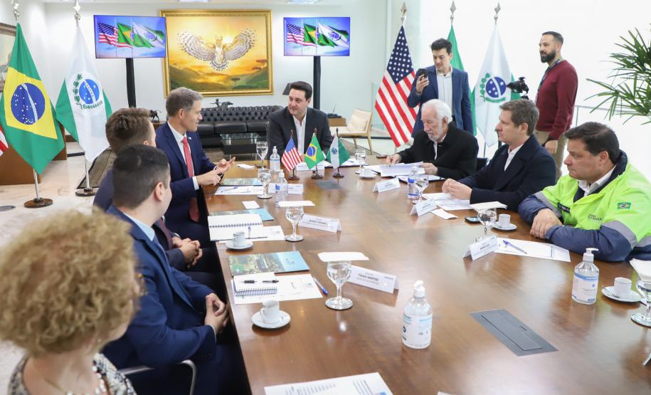 Governador Ratinho Junior apresenta potenciais do Paraná ao cônsul-geral dos EUA