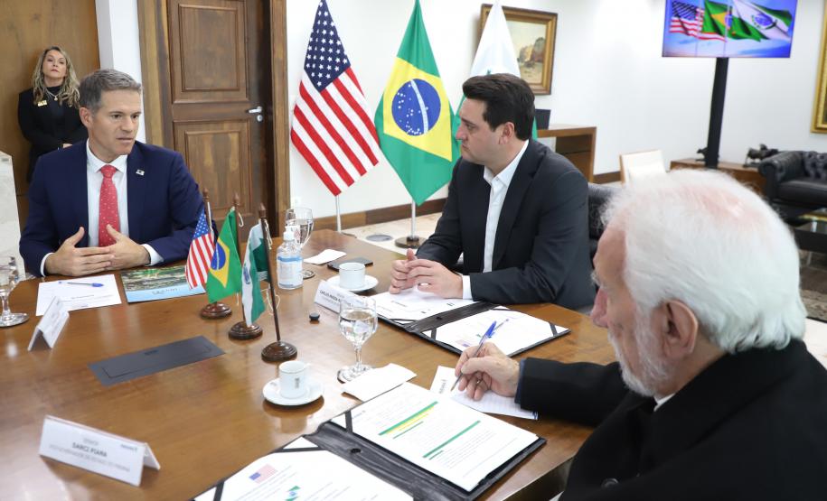 Governador Ratinho Junior apresenta potenciais do Paraná ao cônsul-geral dos EUA